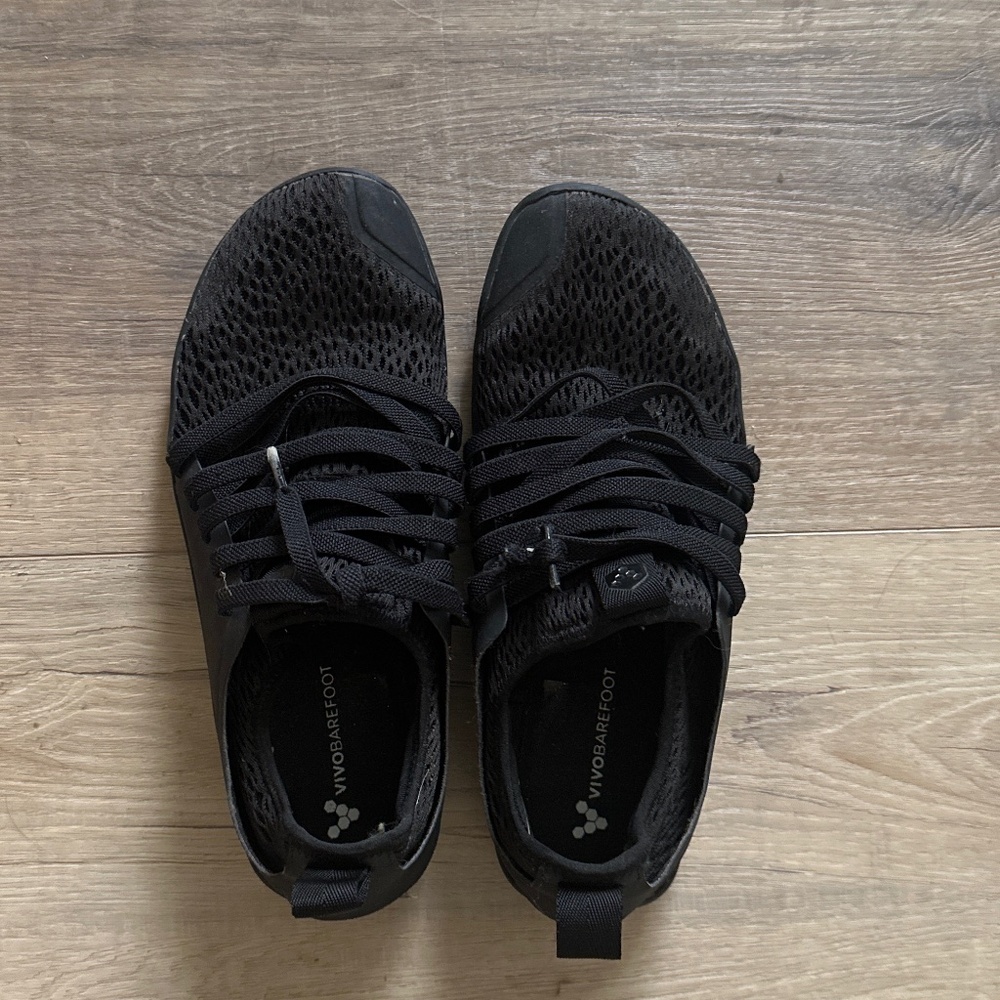 Vivo barefoot black shoes